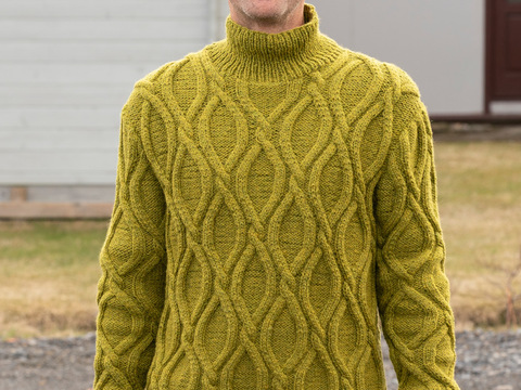 Herrenpulli im Flechtmuster