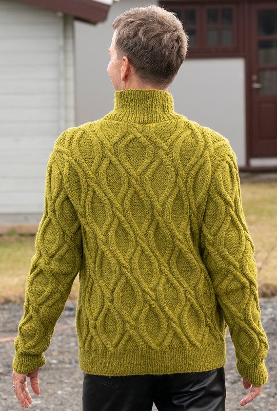 Herrenpulli im Flechtmuster