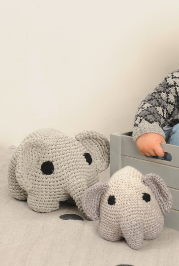 Kuscheltier Elefanten in verschiedenen Größen und Farben mit passender Decke