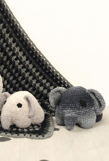 Kuscheltier Elefanten in verschiedenen Größen und Farben mit passender Decke