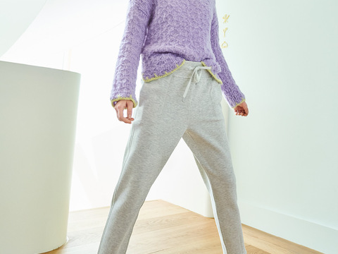 Pulli im raffinierten Rautenmuster mit zarten Häkelblenden