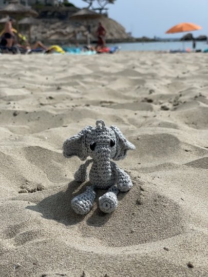 PDF Häkelanleitung kleiner Elefant Anton, Schlüsselanhänger, Taschenbaumler