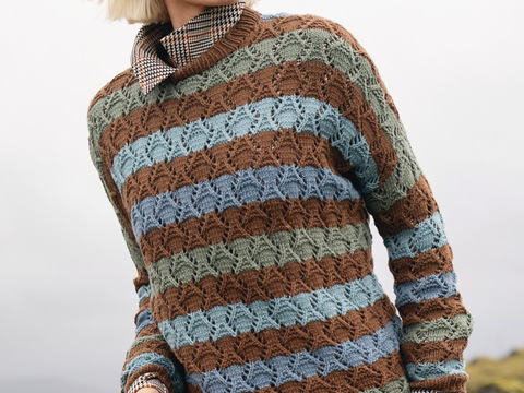 Streifenpulli im Lochmuster