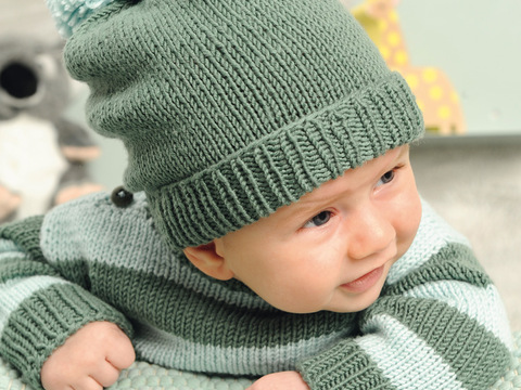 Grün gestreifter Pulli mit Pudelmütze