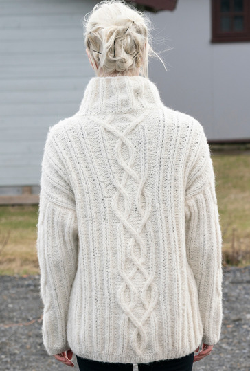 Rippenpulli mit Zopf