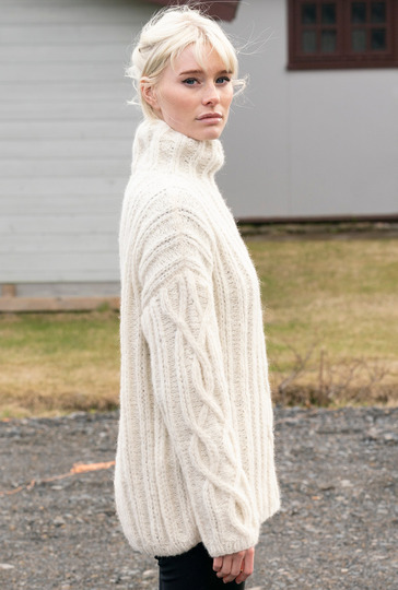 Rippenpulli mit Zopf