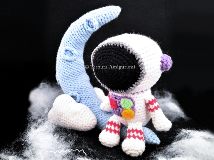 Astronaut on the moon Crochet Pattern