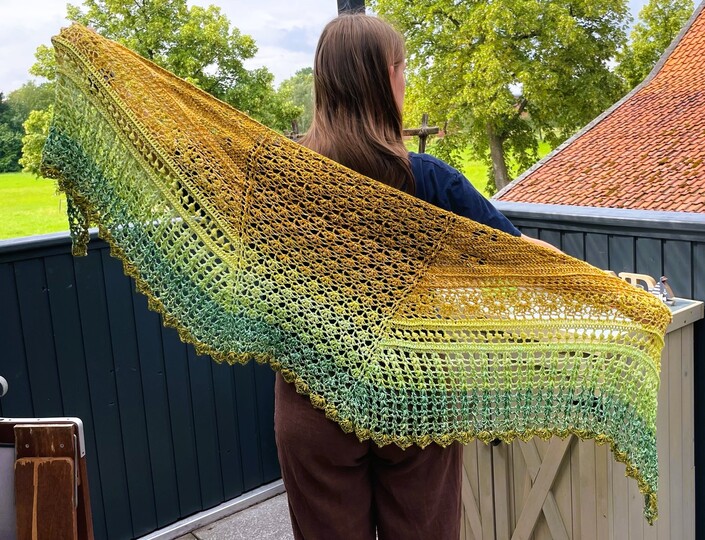 Madagaskar - wing shaped cloth - crochet pattern