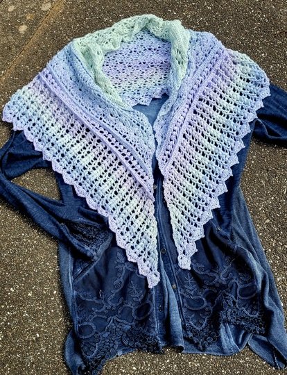 Madagaskar - wing shaped cloth - crochet pattern