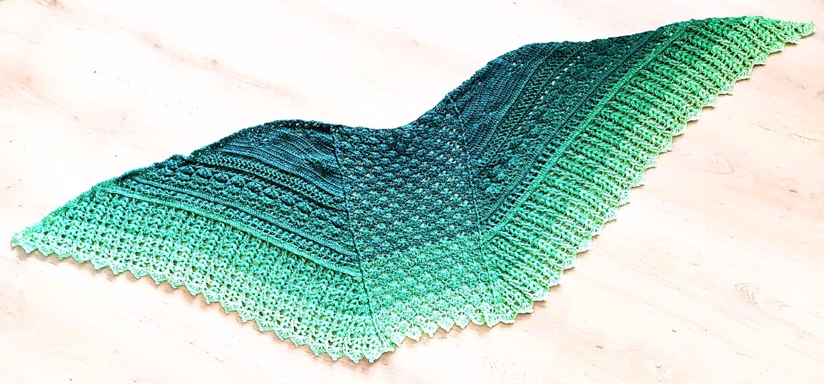 Madagaskar - wing shaped cloth - crochet pattern