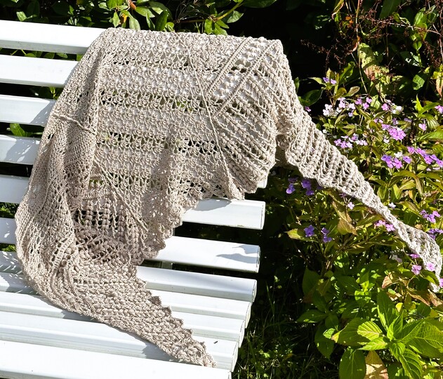 Madagaskar - wing shaped cloth - crochet pattern