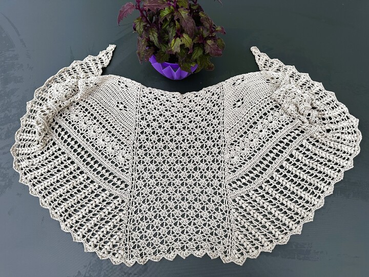 Madagaskar - wing shaped cloth - crochet pattern