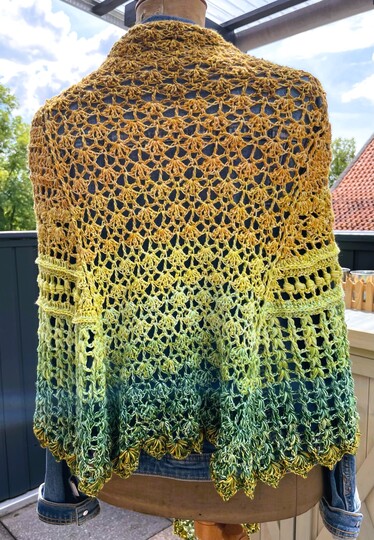 Madagaskar - wing shaped cloth - crochet pattern