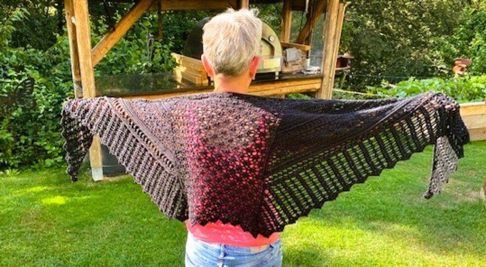 Madagaskar - wing shaped cloth - crochet pattern