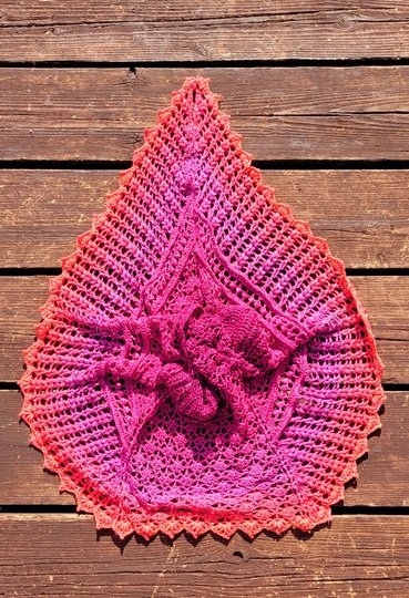 Madagaskar - wing shaped cloth - crochet pattern