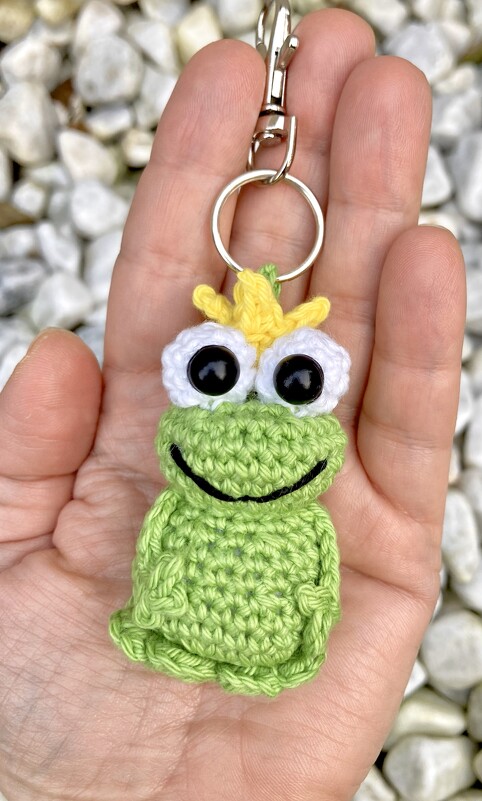 Häkelanleitung Frosch mit Krone | Schlüsselanhänger