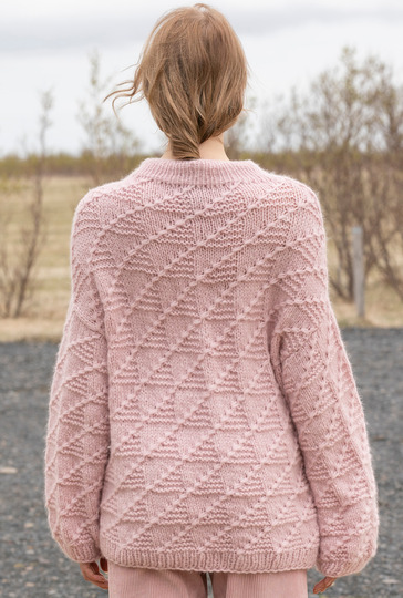 Pulli im Strukturmuster