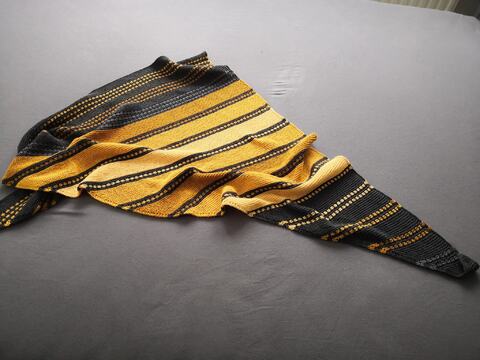 Julia - gestricktes Tuch, fast symmetrisch,  PDF Anleitung