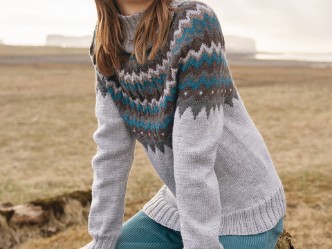 Pulli mit Zackenpasse