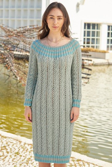 Kleid im Zopflochmuster in Graugrün und Petrol