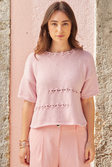 Kurzarmpulli mit Fantasielochmusterstreifen in Rosa