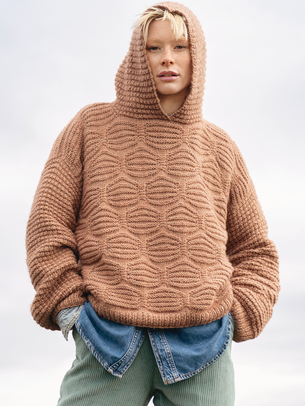 Kapuzenpulli im Strukturmuster
