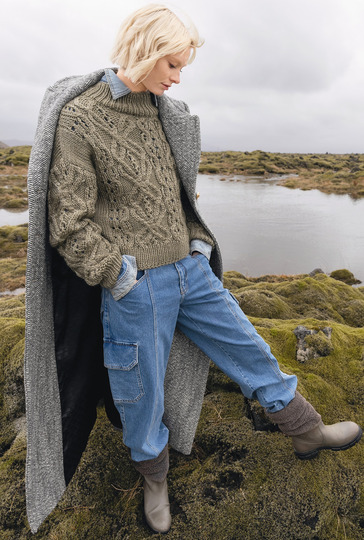 Pulli im Zopf-Lochmuster