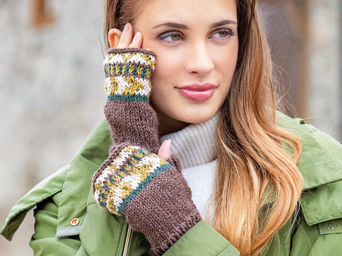 Gestrickte Handschuhe mit Fair-Isle-Muster in Beige-Braun-Grün