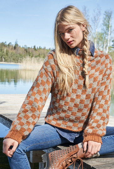 Pulli im Schachbrettmuster und raffiniertem Schnitt