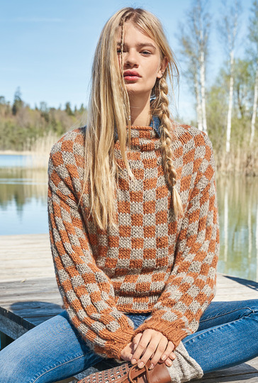 Pulli im Schachbrettmuster und raffiniertem Schnitt
