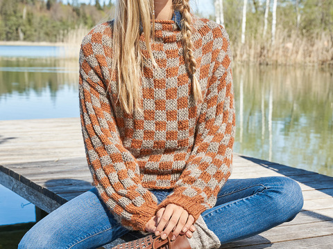 Pulli im Schachbrettmuster und raffiniertem Schnitt