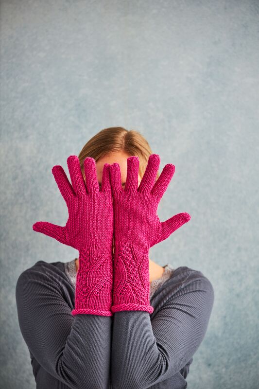 Fingerhandschuhe "Handspiel" mit Zopfmuster in Pink Strickanleitung // PDF - Bild 2