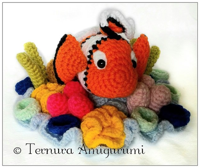 Clownfish with corals Crochet Pattern