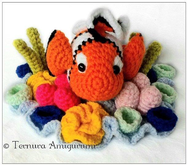 Clownfish with corals Crochet Pattern