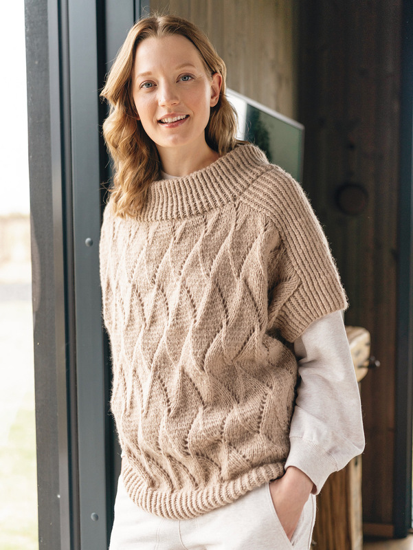 Pullunder im Lochmuster