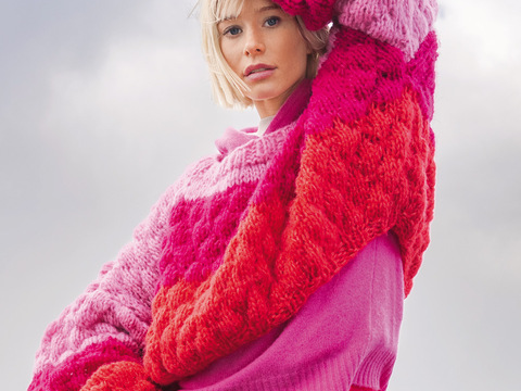 Dreifarbiger Pulli mit Keulenärmeln