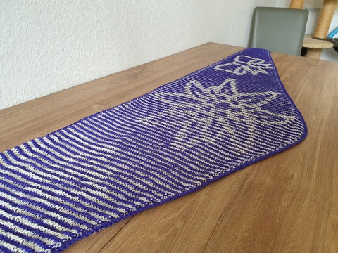 Edelweiss, Shadow Knitting, Illusion Knitting, Flat Motif Shawl