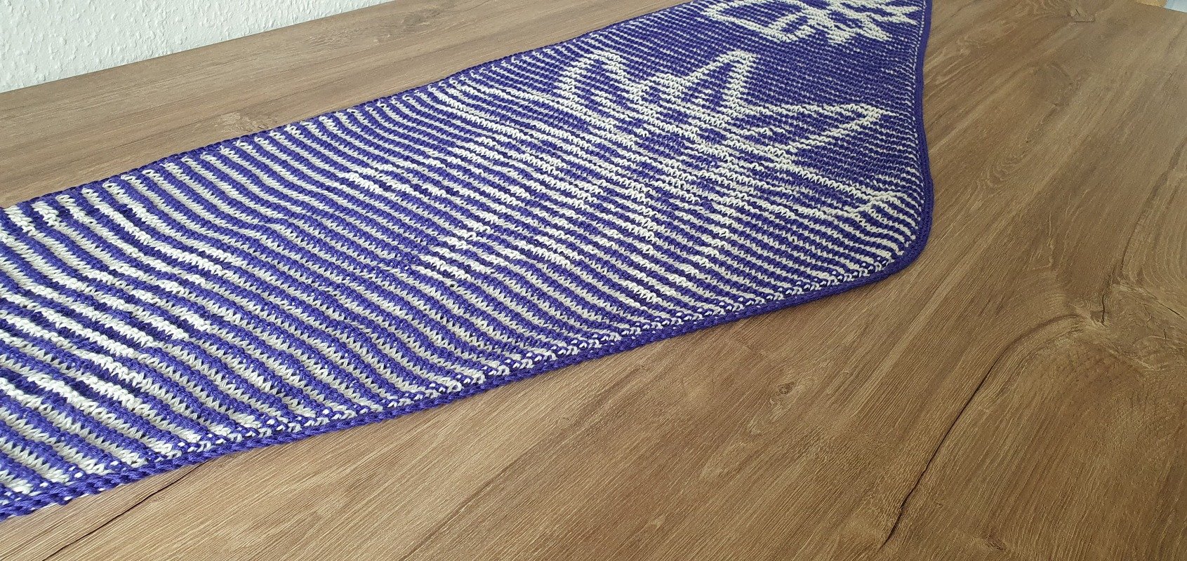 Edelweiß, flaches Tuch, Schattenstricken, Illusionsstricken, Motivtuch - Bild 4