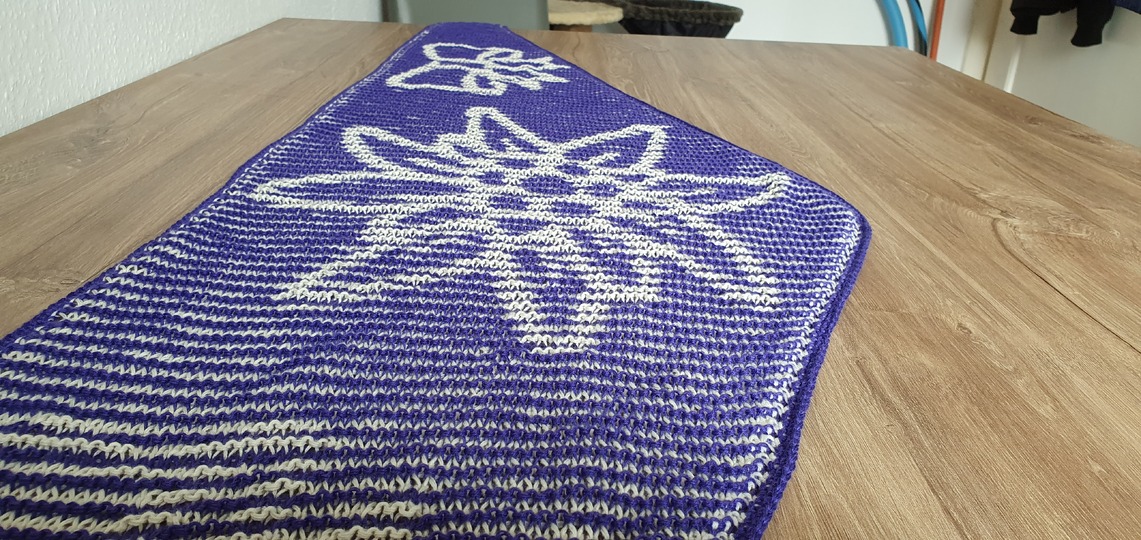 Edelweiss, Shadow Knitting, Illusion Knitting, Flat Motif Shawl