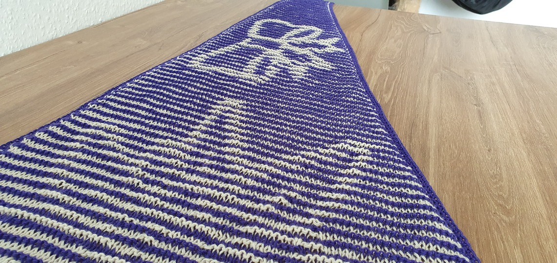 Edelweiss, Shadow Knitting, Illusion Knitting, Flat Motif Shawl