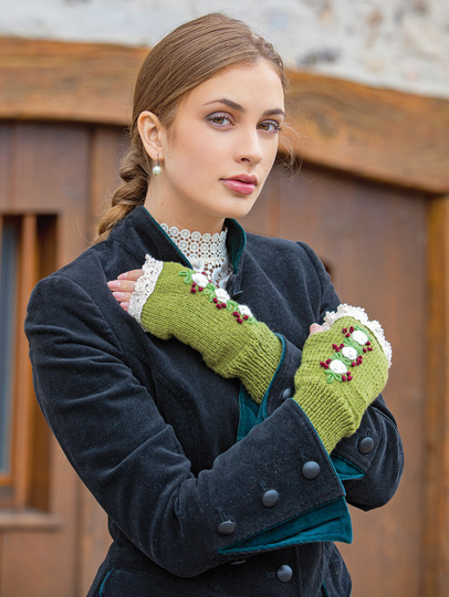 Gestrickte Handstulpen in Olivgrün mit Häkelrüsche und Röschen