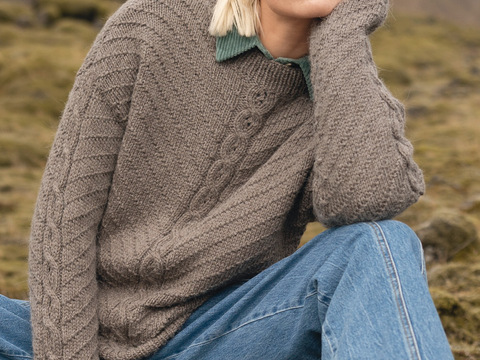 Pulli mit Diagonalstrukturen