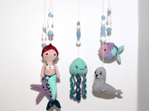 Crochet a Mermaid Mobile – Five Sea Creatures, approx. 100 cm (EN & DE)