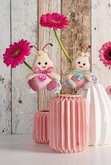 Genähte Deko-Käfer in zarten Tönen