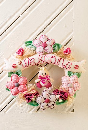 Genähte Deko-Käfer in zarten Tönen