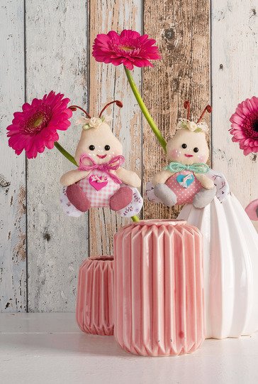 Genähte Deko-Käfer in zarten Tönen