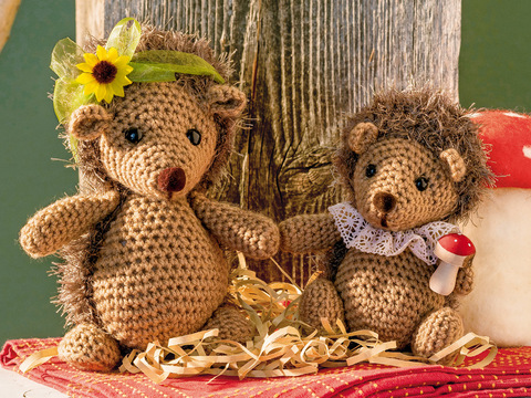 Gehäkelte Igel-Mama mit Igel-Kind
