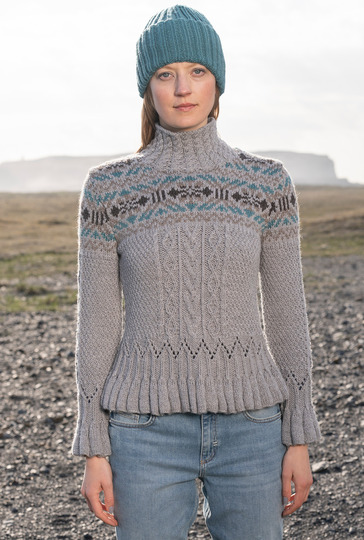 Pulli mit Rippenblenden und Mütze