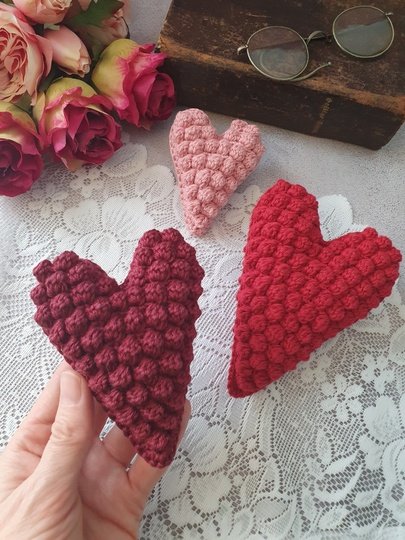Häkelanleitung: Noppenherzen Ruby - in 3 Grössen - kein Nähen nötig!
