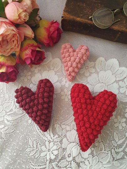 Häkelanleitung: Noppenherzen Ruby - in 3 Grössen - kein Nähen nötig!